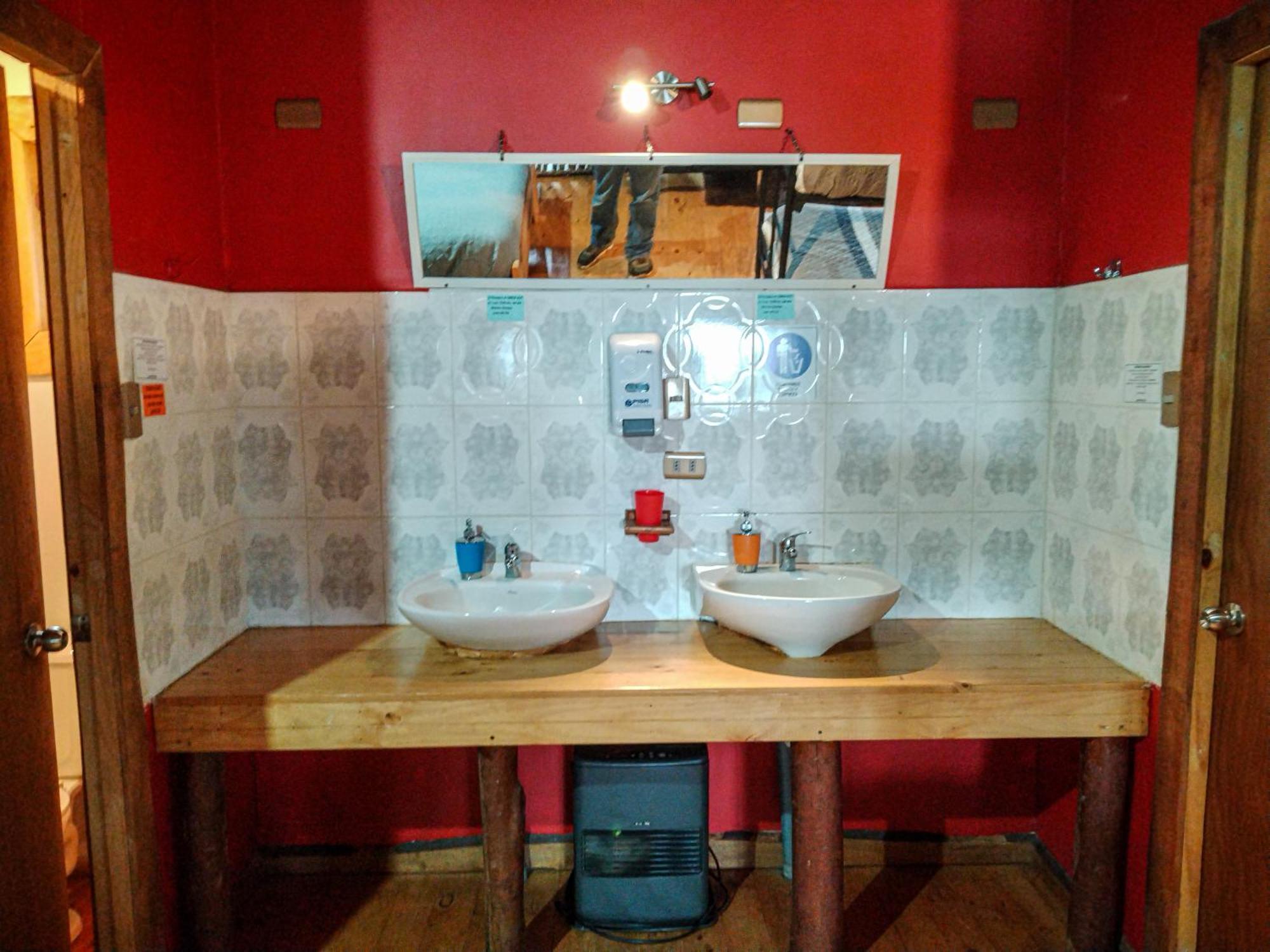 Hostal & Cabanas Luna Del Sur Cucao ภายนอก รูปภาพ